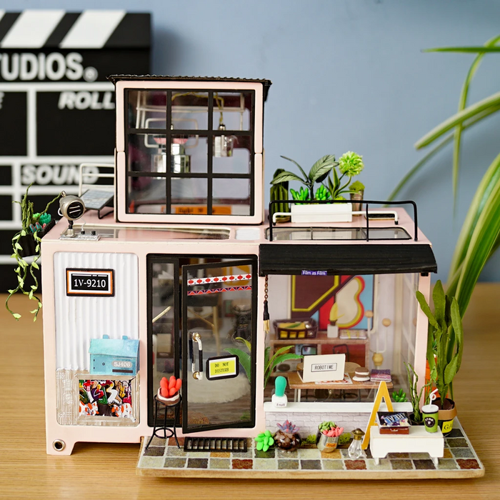 Robotime New Arrival - Dollhouse Series - Kevin's Studio with LED light